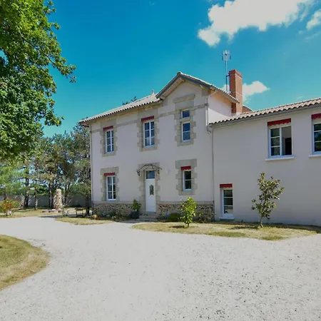 Logis De La Clartiere לינה וארוחת בוקר