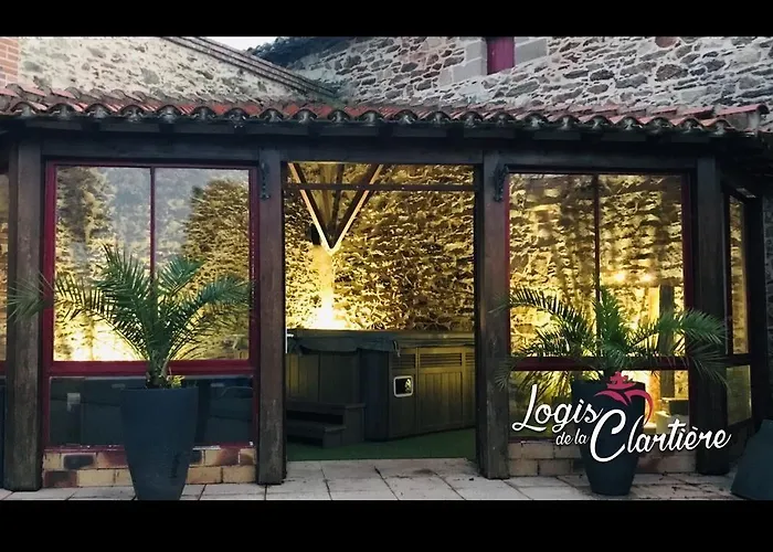 Logis De La Clartiere Oda ve Kahvaltı 3*